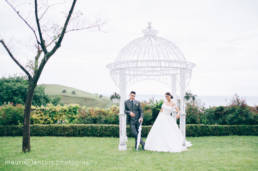 Matrimonio nel parco archea con sposi al centro giardino